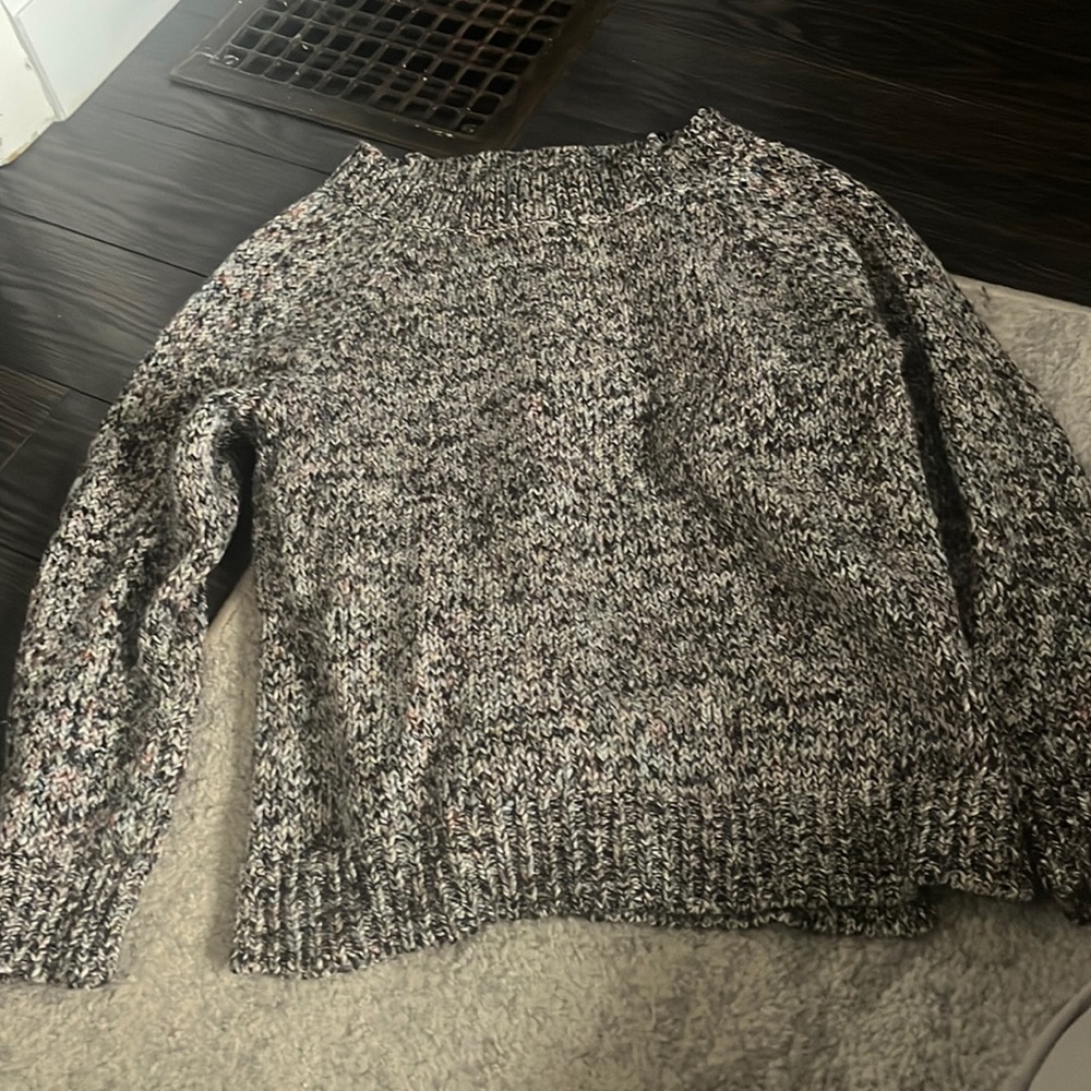 Chaps never worn sweater size small